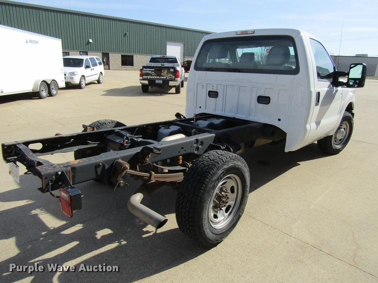 image for item DF3769 2012 Ford F350 pickup truck cab and chassis