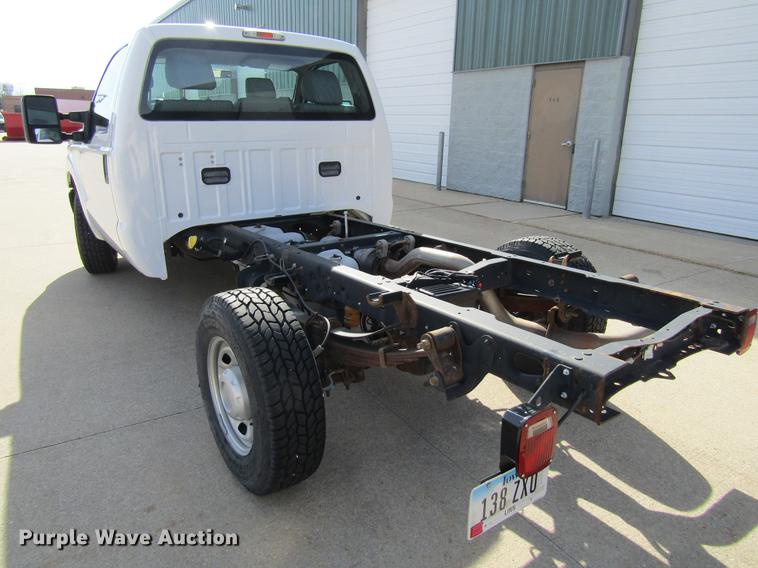 image for item DF3769 2012 Ford F350 pickup truck cab and chassis