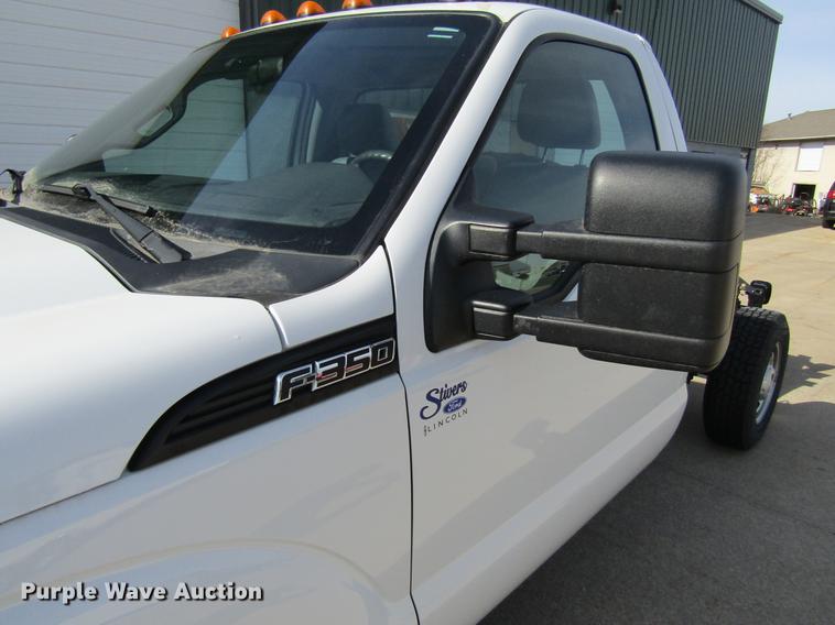 image for item DF3769 2012 Ford F350 pickup truck cab and chassis