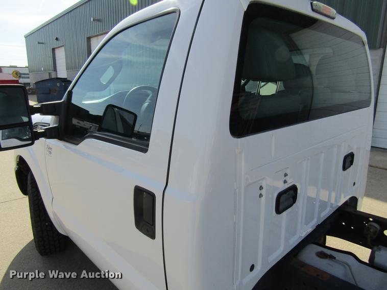 image for item DF3769 2012 Ford F350 pickup truck cab and chassis