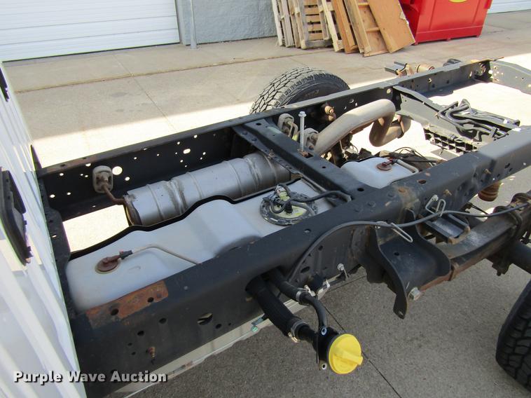 image for item DF3769 2012 Ford F350 pickup truck cab and chassis