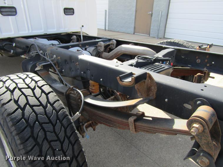 image for item DF3769 2012 Ford F350 pickup truck cab and chassis