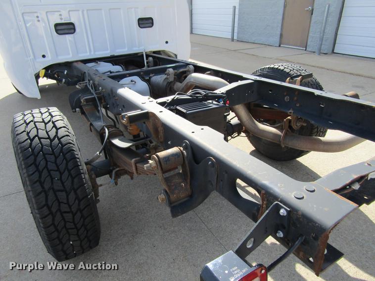 image for item DF3769 2012 Ford F350 pickup truck cab and chassis
