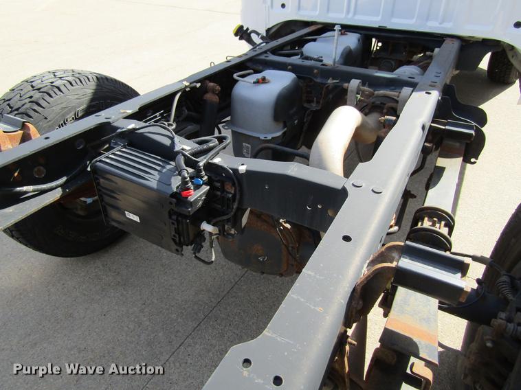 image for item DF3769 2012 Ford F350 pickup truck cab and chassis