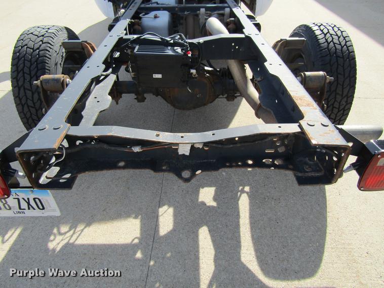 image for item DF3769 2012 Ford F350 pickup truck cab and chassis
