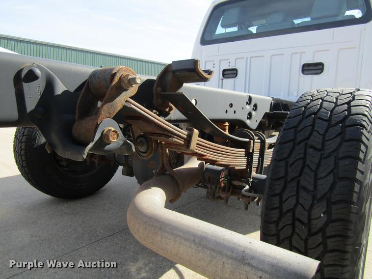 image for item DF3769 2012 Ford F350 pickup truck cab and chassis