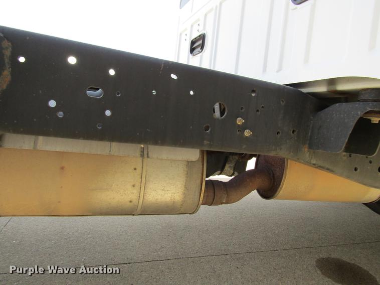 image for item DF3769 2012 Ford F350 pickup truck cab and chassis