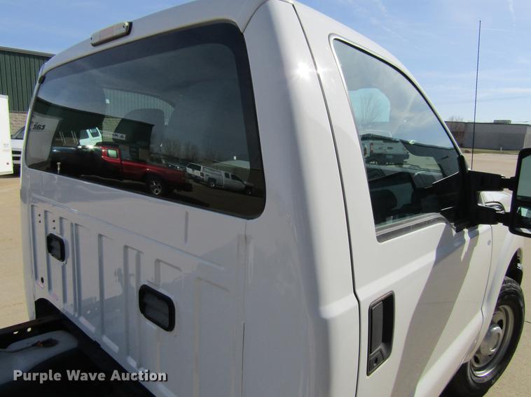 image for item DF3769 2012 Ford F350 pickup truck cab and chassis