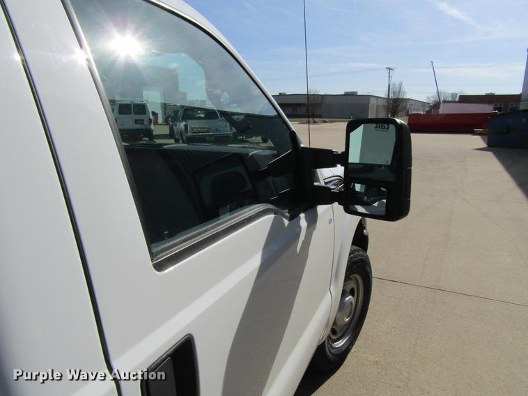 image for item DF3769 2012 Ford F350 pickup truck cab and chassis