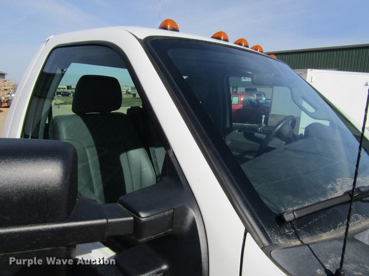 image for item DF3769 2012 Ford F350 pickup truck cab and chassis