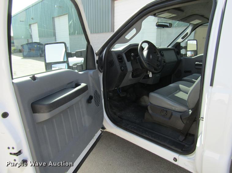 image for item DF3769 2012 Ford F350 pickup truck cab and chassis