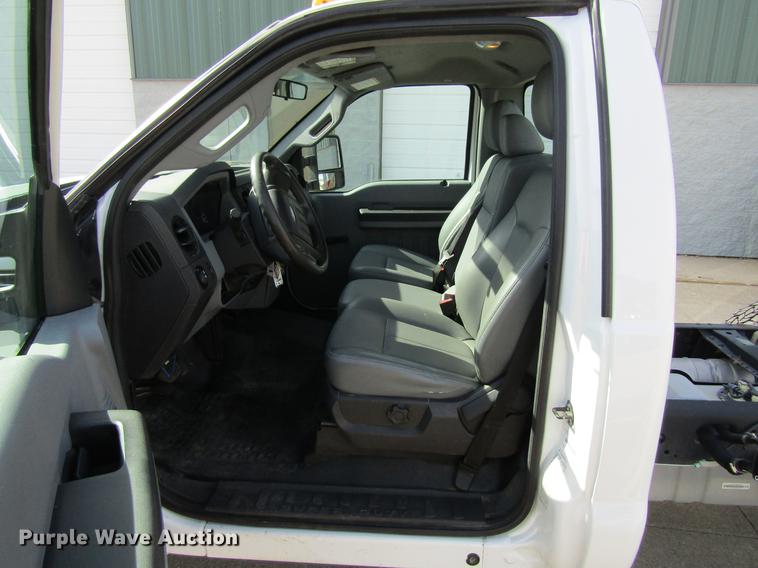 image for item DF3769 2012 Ford F350 pickup truck cab and chassis