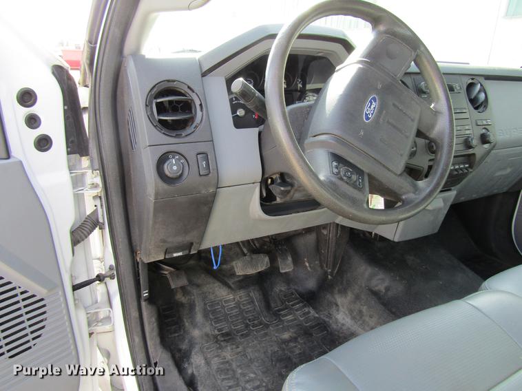 image for item DF3769 2012 Ford F350 pickup truck cab and chassis