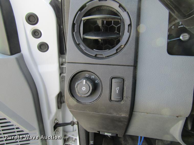 image for item DF3769 2012 Ford F350 pickup truck cab and chassis