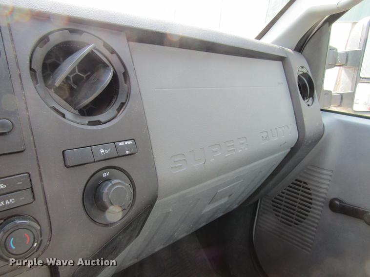 image for item DF3769 2012 Ford F350 pickup truck cab and chassis