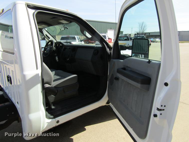 image for item DF3769 2012 Ford F350 pickup truck cab and chassis