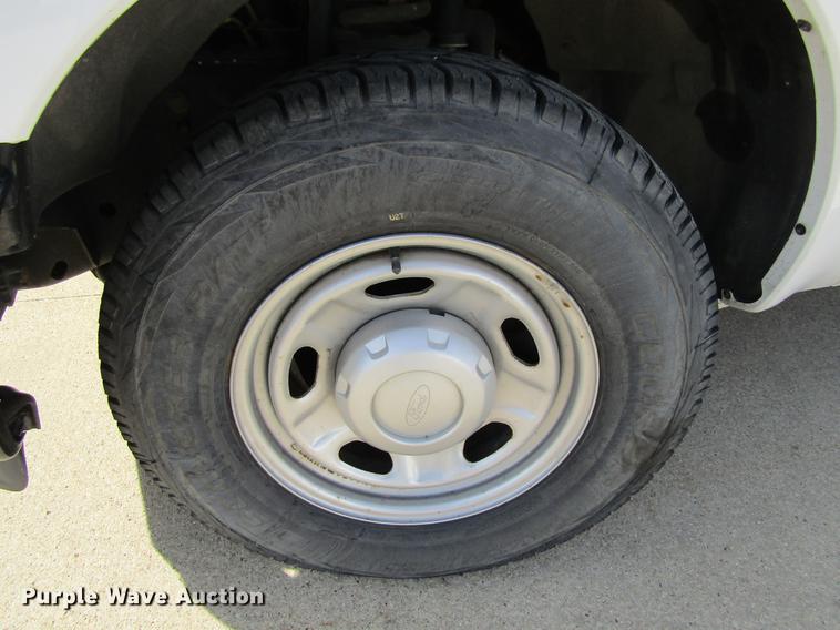 image for item DF3769 2012 Ford F350 pickup truck cab and chassis