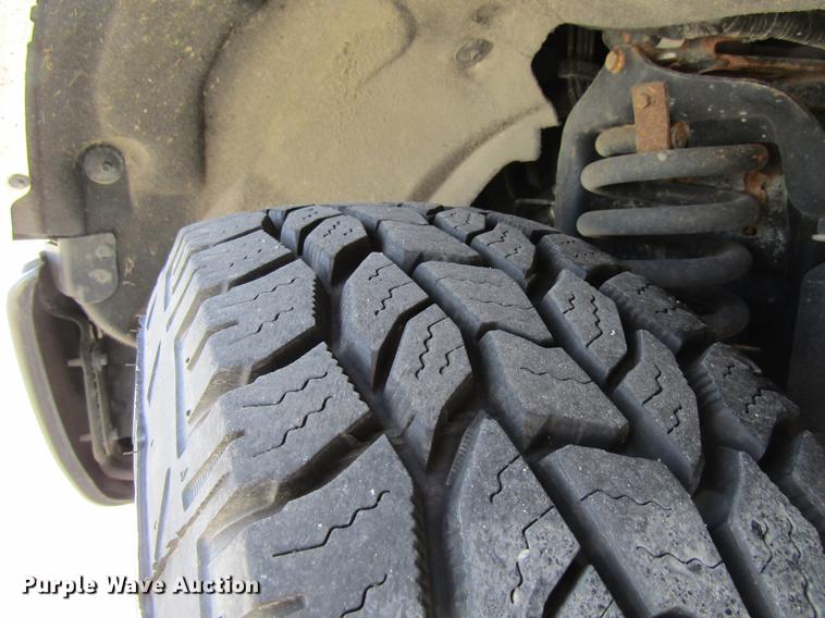 image for item DF3769 2012 Ford F350 pickup truck cab and chassis