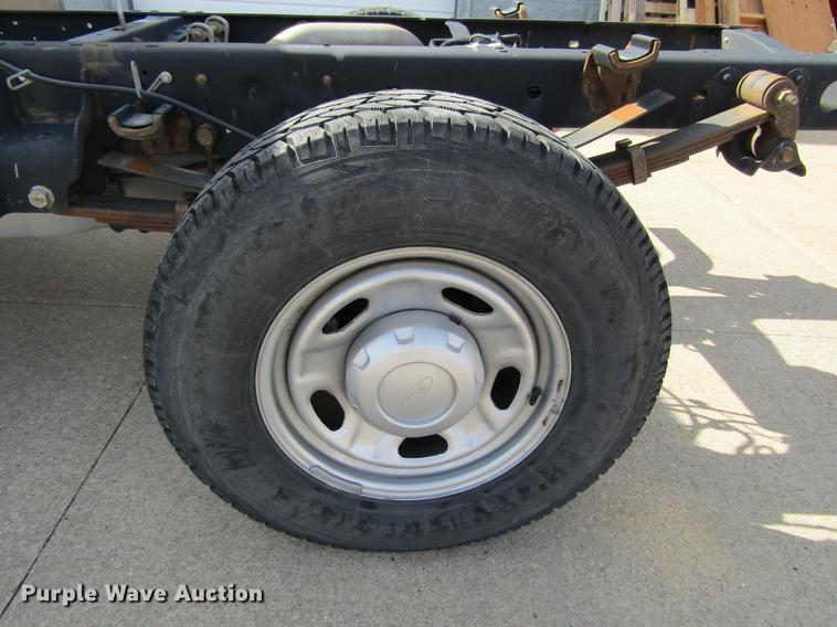 image for item DF3769 2012 Ford F350 pickup truck cab and chassis