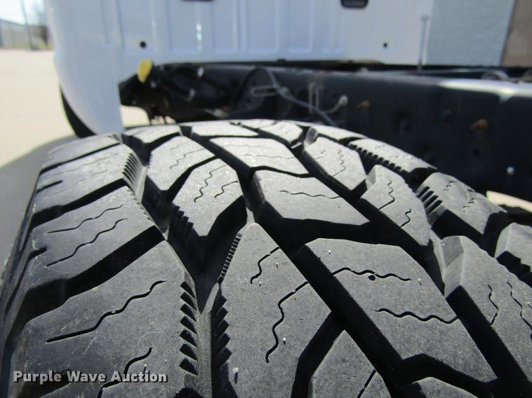 image for item DF3769 2012 Ford F350 pickup truck cab and chassis