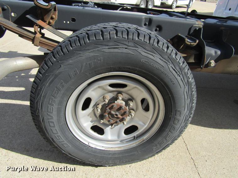 image for item DF3769 2012 Ford F350 pickup truck cab and chassis