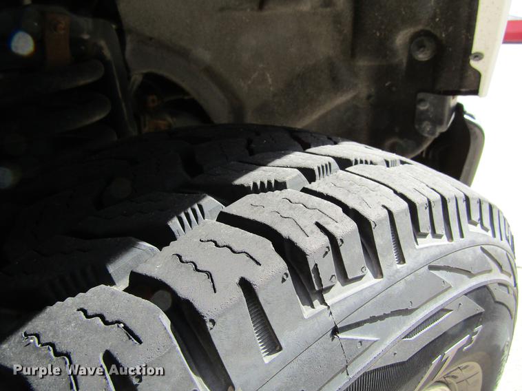 image for item DF3769 2012 Ford F350 pickup truck cab and chassis