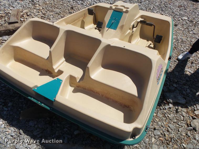 image for item DS9554 Aquatoy paddle boat