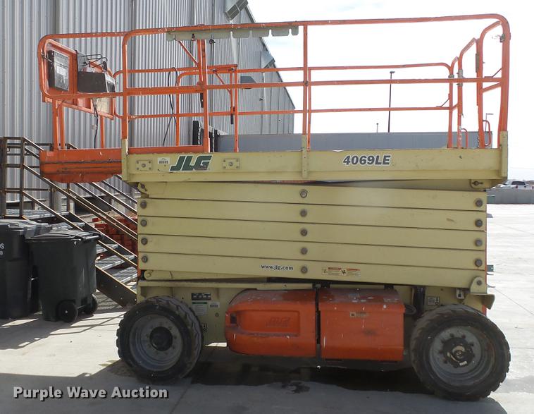 image for item EA9887 JLG 4069LE scissor lift