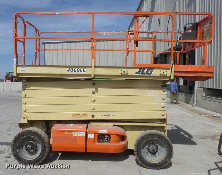 image for item EA9887 JLG 4069LE scissor lift