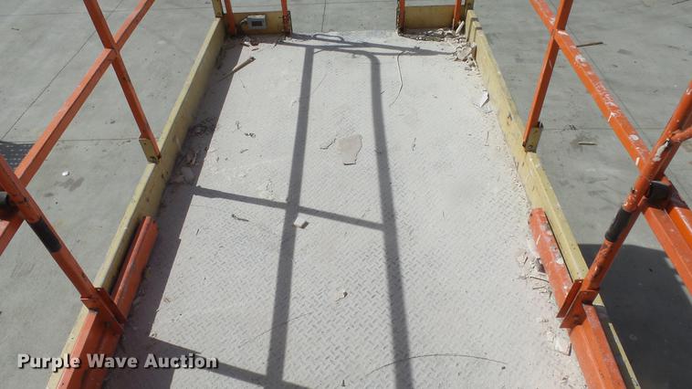 image for item EA9887 JLG 4069LE scissor lift