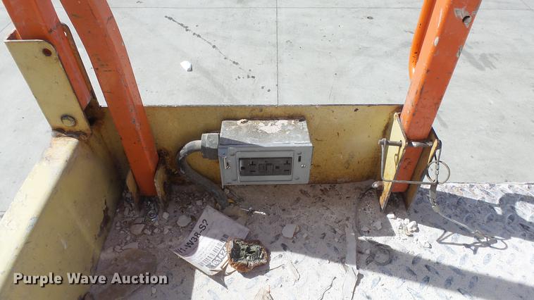 image for item EA9887 JLG 4069LE scissor lift