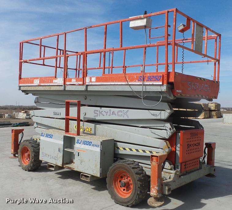 image for item EA9888 Skyjack SJ9250 scissor lift
