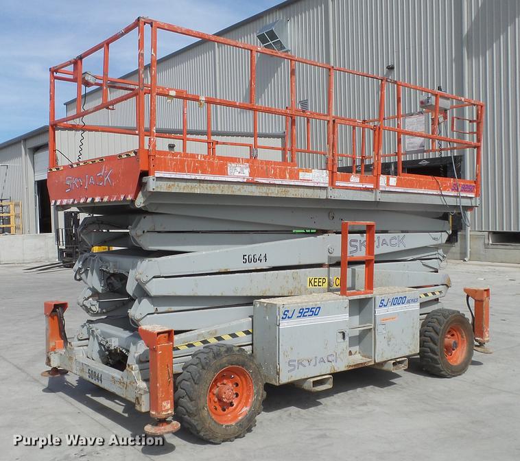 image for item EA9888 Skyjack SJ9250 scissor lift