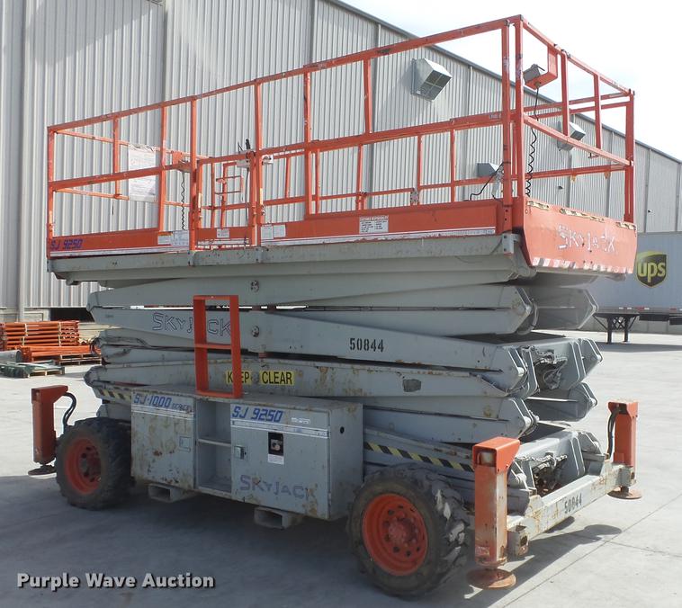 image for item EA9888 Skyjack SJ9250 scissor lift