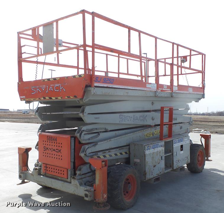 image for item EA9888 Skyjack SJ9250 scissor lift