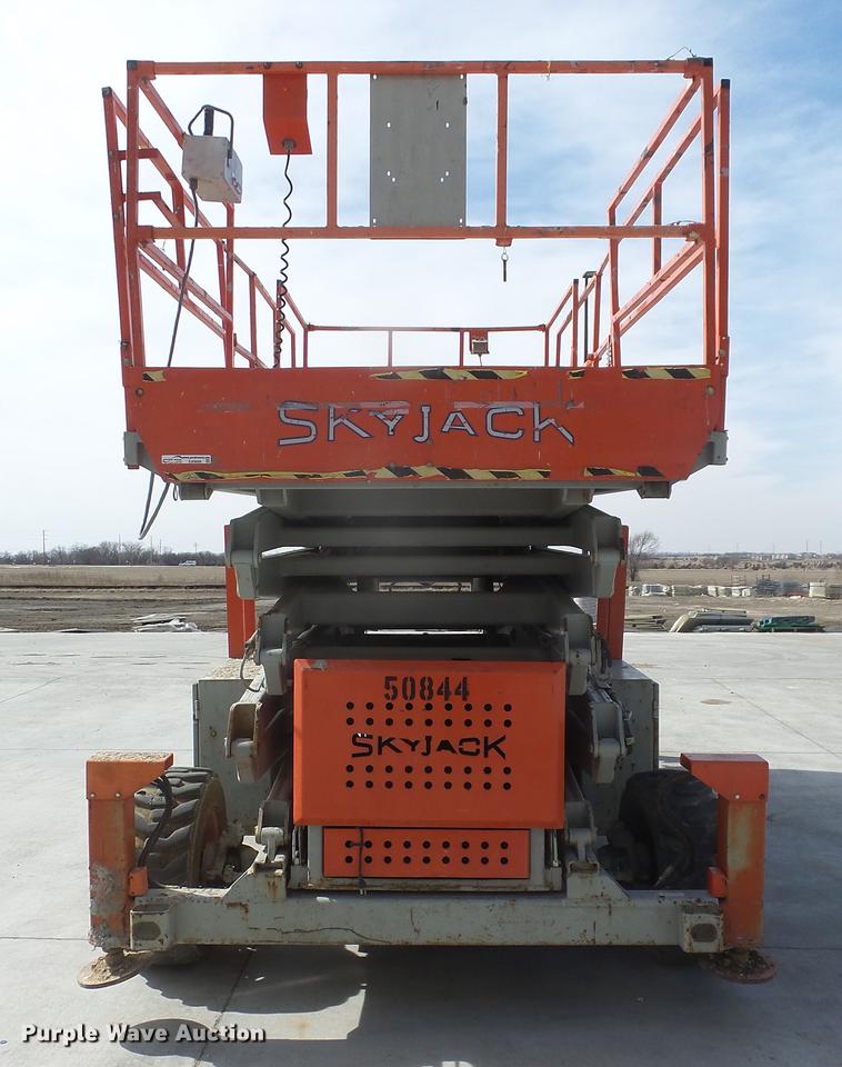 image for item EA9888 Skyjack SJ9250 scissor lift