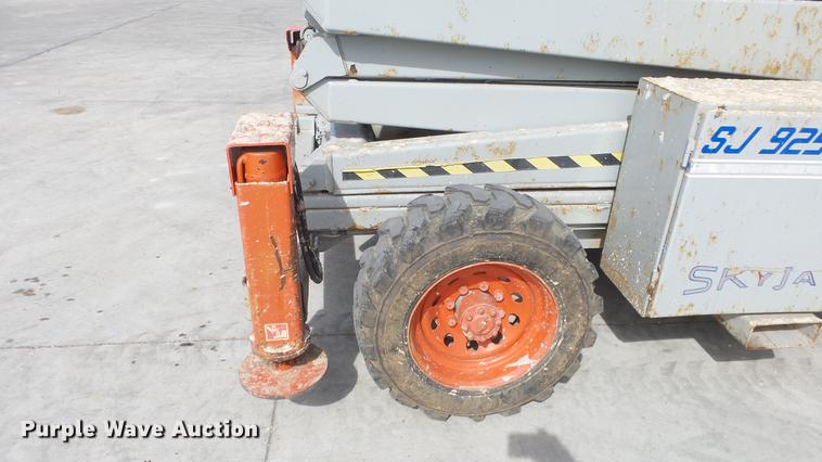 image for item EA9888 Skyjack SJ9250 scissor lift