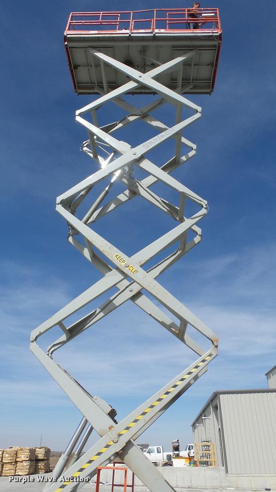 image for item EA9888 Skyjack SJ9250 scissor lift