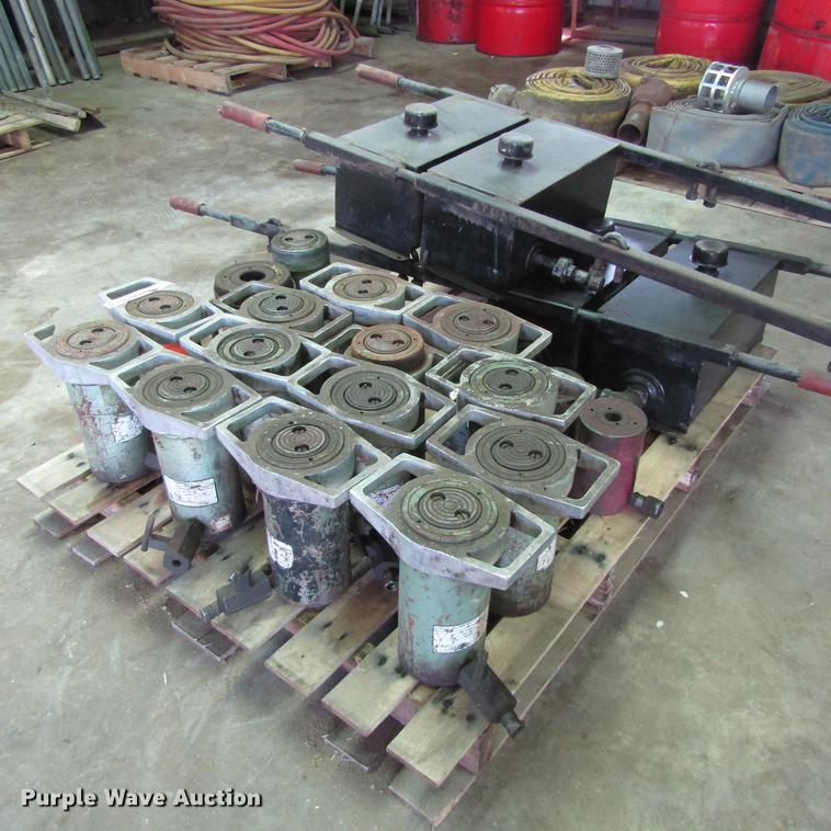 image for item EB9528 Hydraulic jacks
