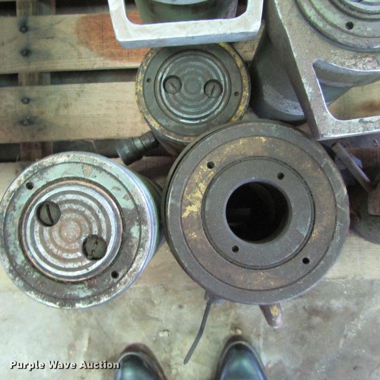 image for item EB9528 Hydraulic jacks