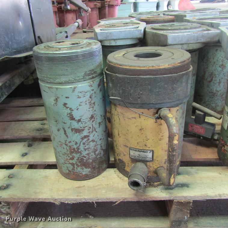 image for item EB9528 Hydraulic jacks