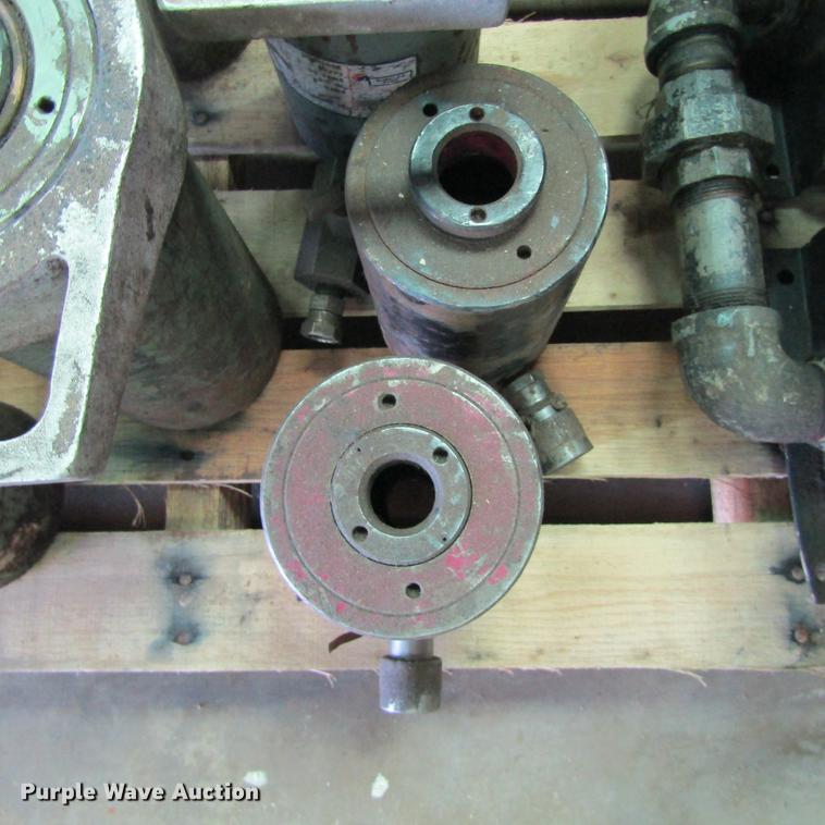 image for item EB9528 Hydraulic jacks