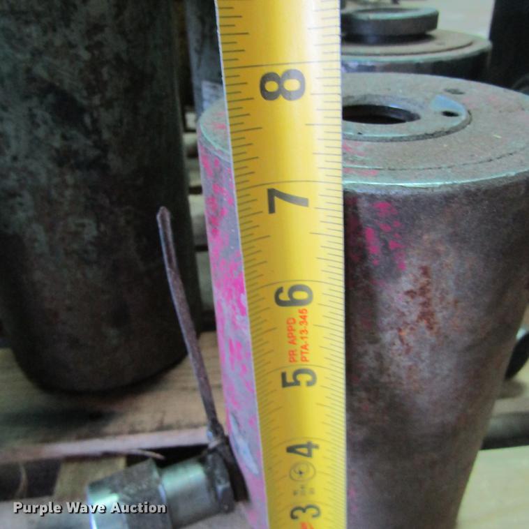 image for item EB9528 Hydraulic jacks