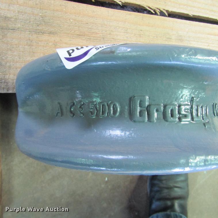 image for item EB9535 Crosby shackles