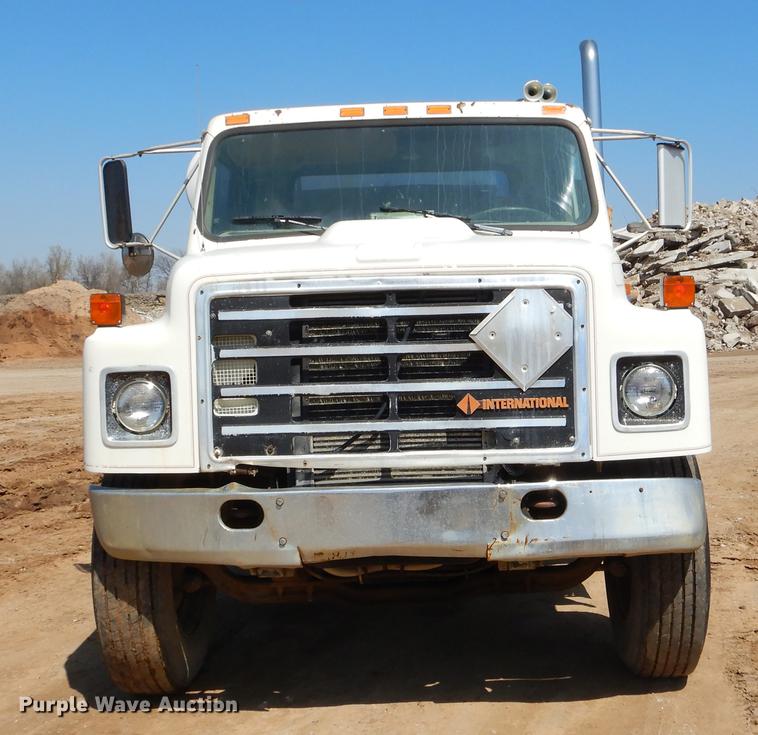 image for item EJ9902 1989 International 1955 service truck