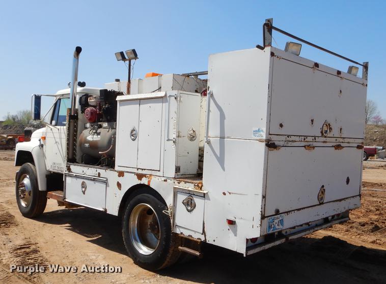 image for item EJ9902 1989 International 1955 service truck