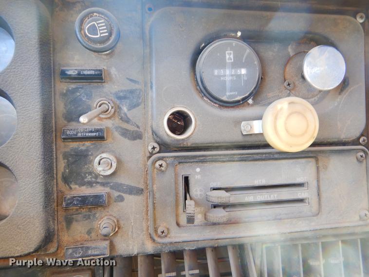 image for item EJ9902 1989 International 1955 service truck