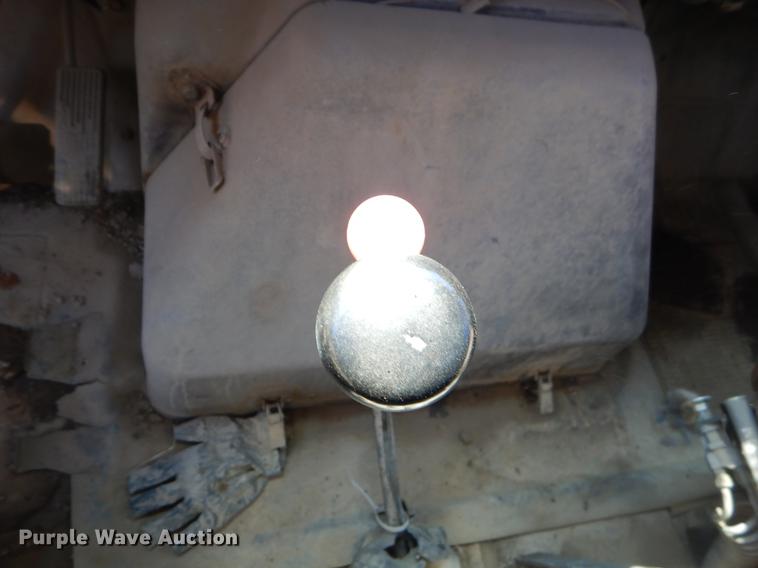 image for item EJ9902 1989 International 1955 service truck