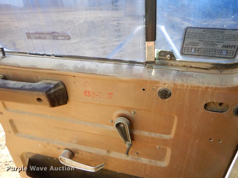 image for item EJ9902 1989 International 1955 service truck