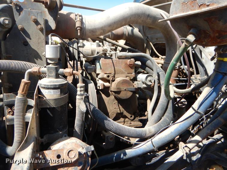 image for item EJ9902 1989 International 1955 service truck